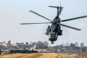 开云官方网页登录-蛙泳选手配速稳健，晋级可期，蛙泳配合比例