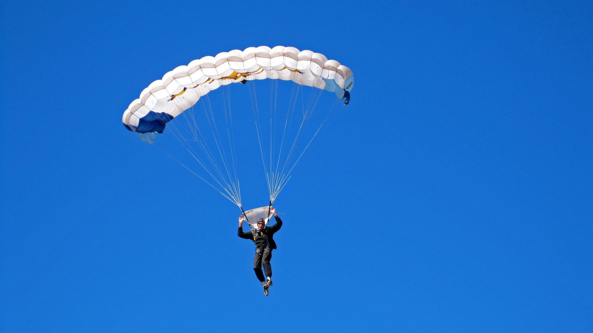 新西兰全黑队的战术灵活性让对手难以应付，all black新西兰